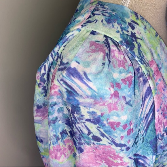 LaRoque pastel blue & purple waterlily floral short puff sleeve blouse Medium - Picture 3 of 8
